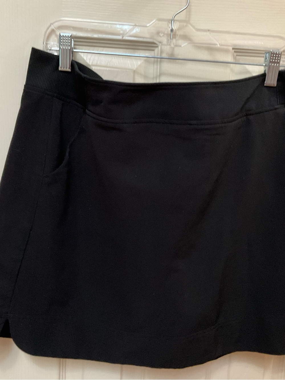 Women’s 32 Cool Black Athletic Skort with Side Pocket
